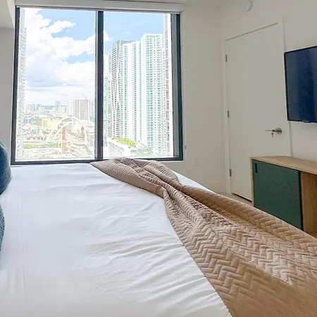 Stylish One Bedroom In The Heart Of Vibrant Downtown- Daily Resort Fee And Parking Not Included